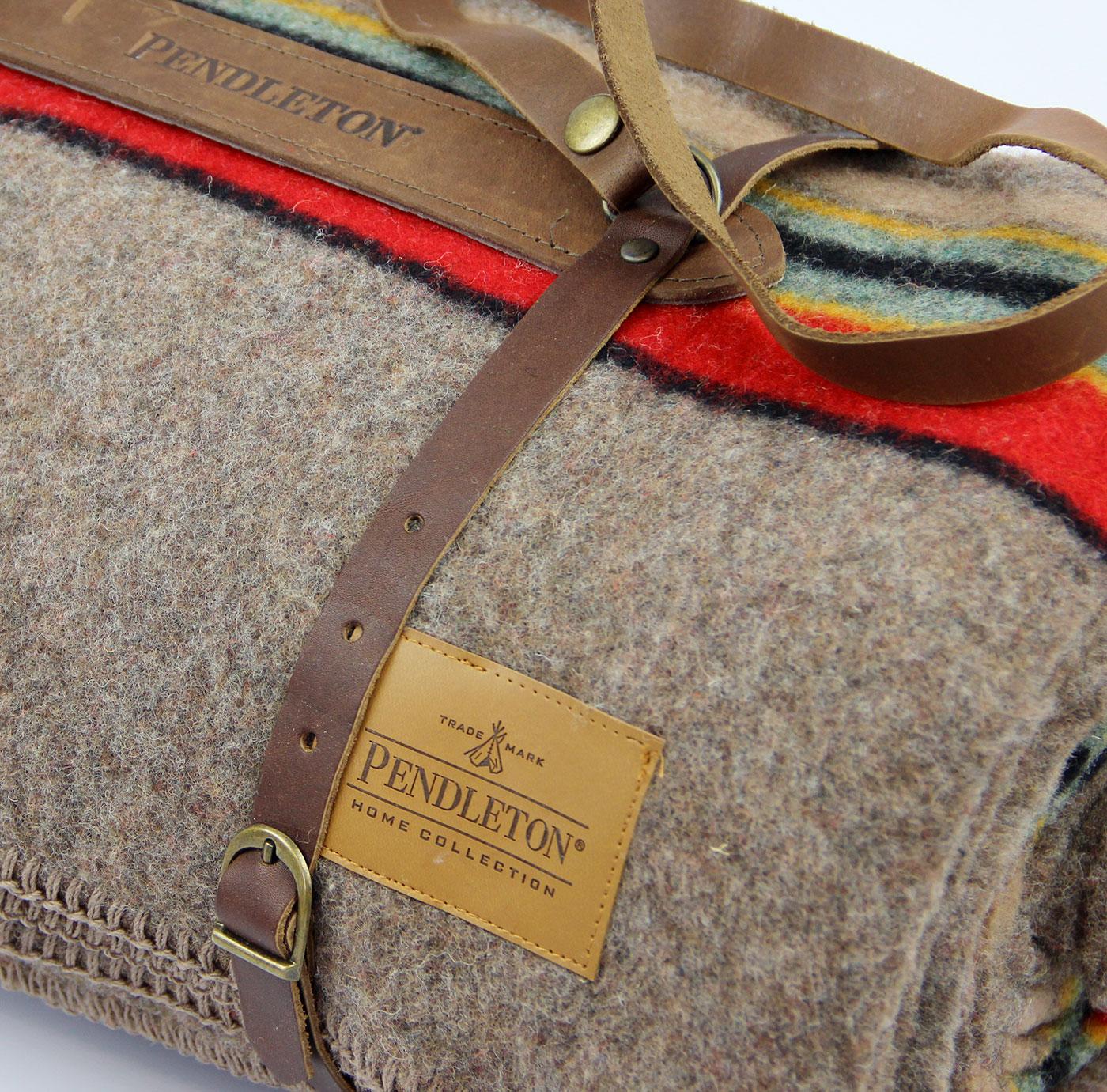 PENDLETON WOOLEN MILLS Retro Yakima Carry Blanket/Throw in Brown